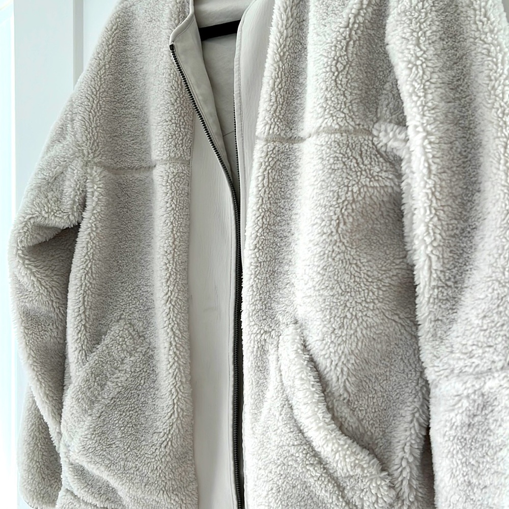 LuLulemon jacket - Picture 2 of 8